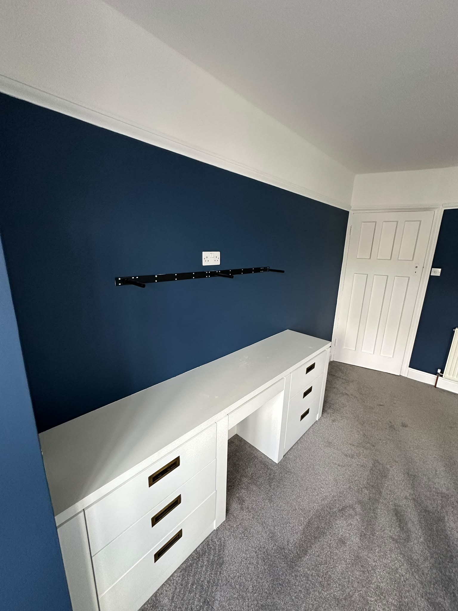 Painting and decorating project in Walton-on-Thames — photo 8