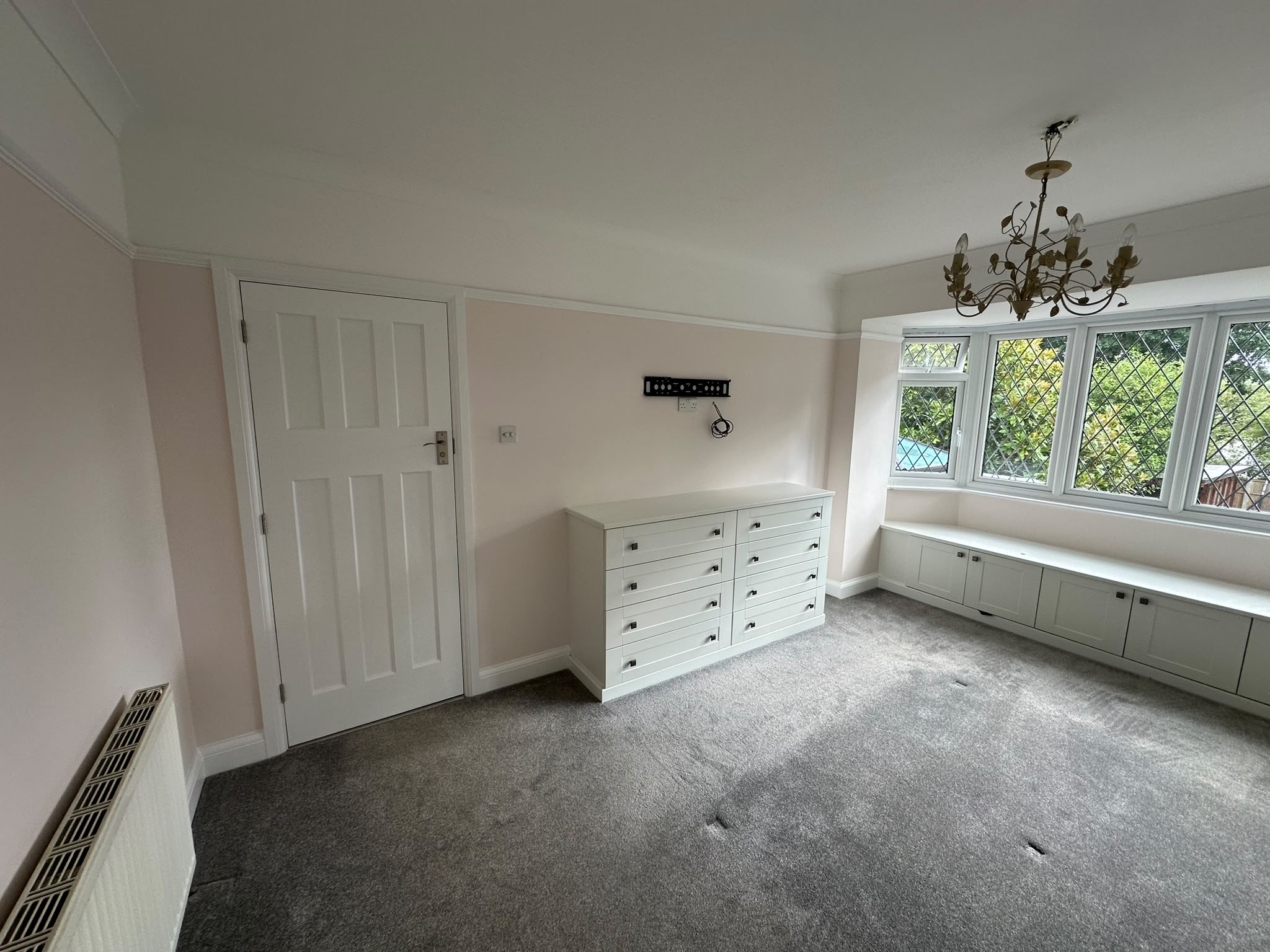 Painting and decorating project in Walton-on-Thames — photo 7