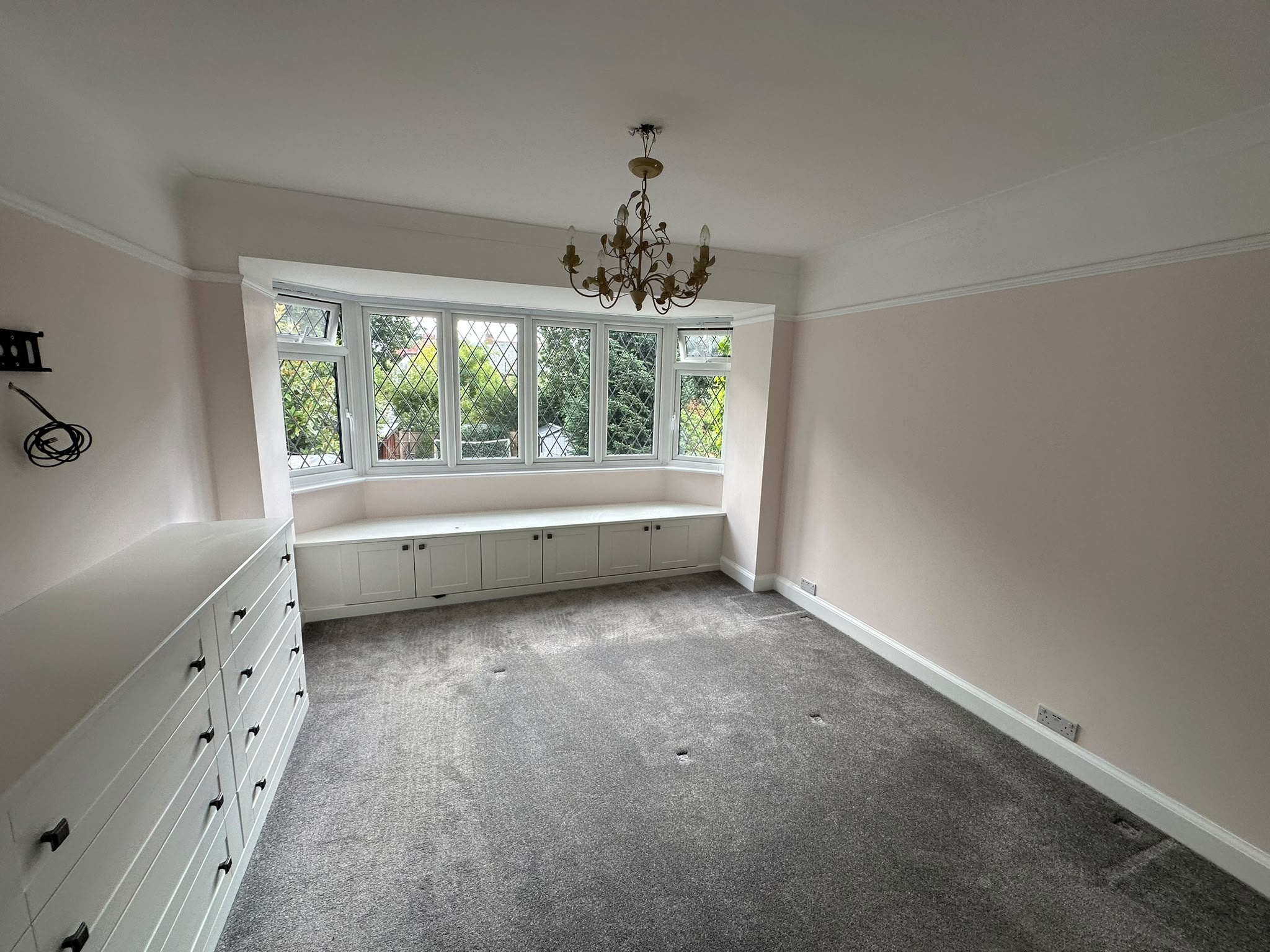 Painting and decorating project in Walton-on-Thames — photo 6